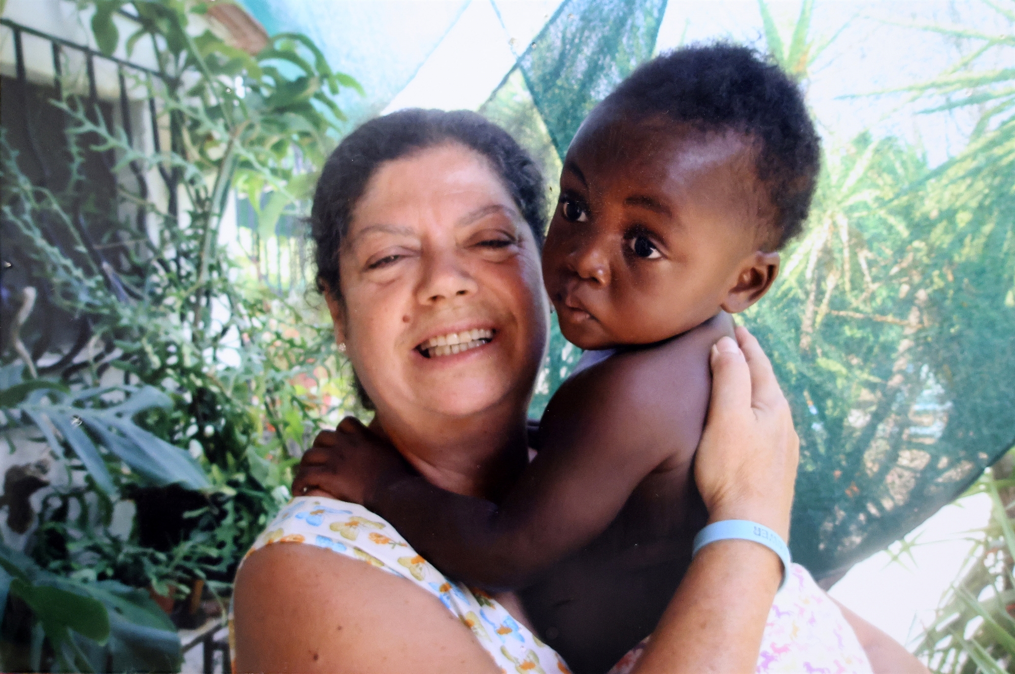 «Η γιαγιά της Κυψέλης»: Μεγαλώνοντας ένα κορίτσι από την Γκάνα-1