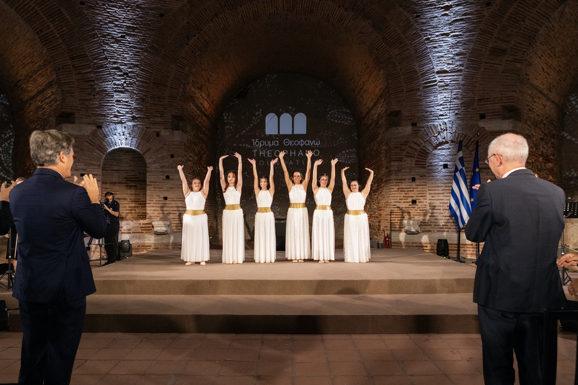 Συγκίνηση στην τελετή απονομής του βραβείου «Θεοφανώ» στον Τίμοθι (Τιμ) Σράιβερ για τα Special Olympics-1