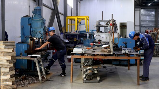 θετική-δυναμική-παρά-τους-κινδύνους-σ-563268385