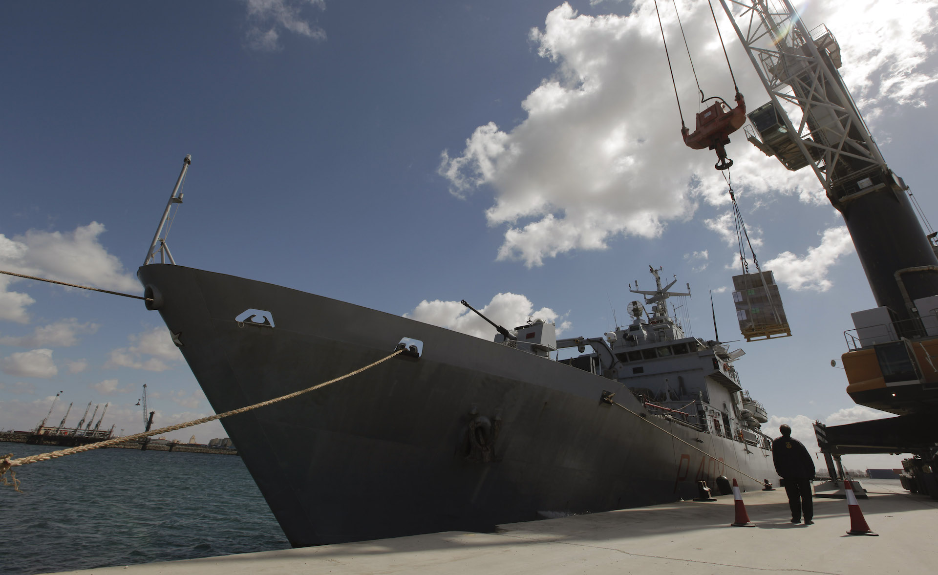 Ιταλία: Σάλπαρε για Αλβανία το πρώτο πλοίο με αιτούντες άσυλο-1
