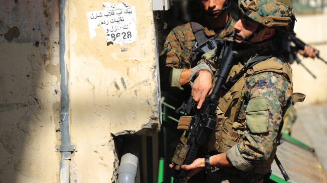 να-πιαστούμε-από-ότι-έμεινε-563263873