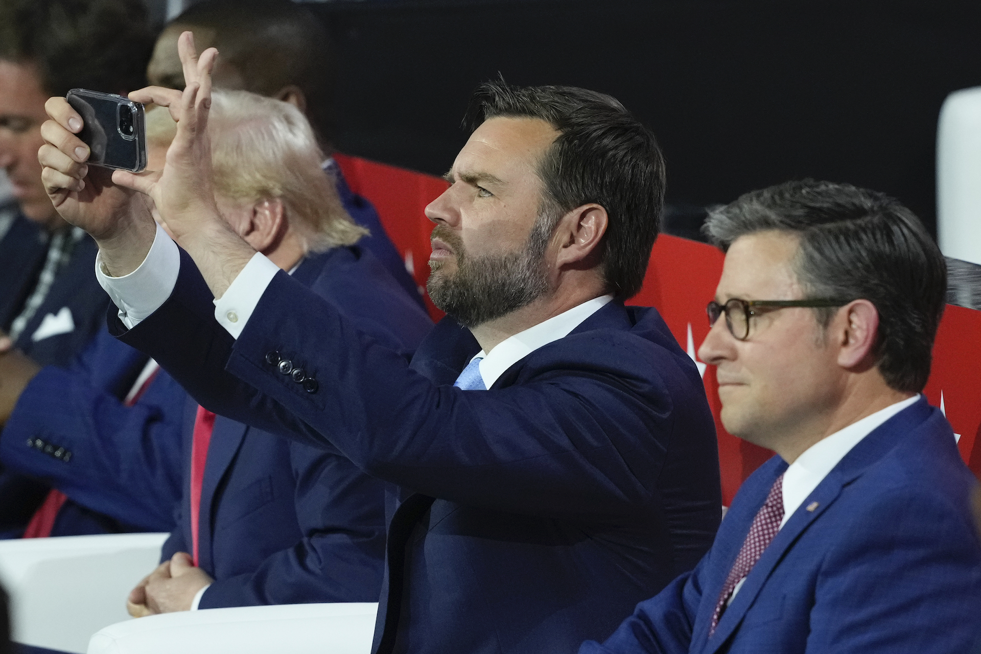 Εκλογές – ΗΠΑ: Κινεζικό χάκινγκ στα τηλέφωνα των Τραμπ και Βανς-1