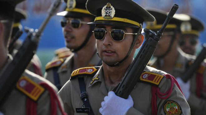 κοινά-στρατιωτικά-γυμνάσια-από-ιράν-κ-563285608