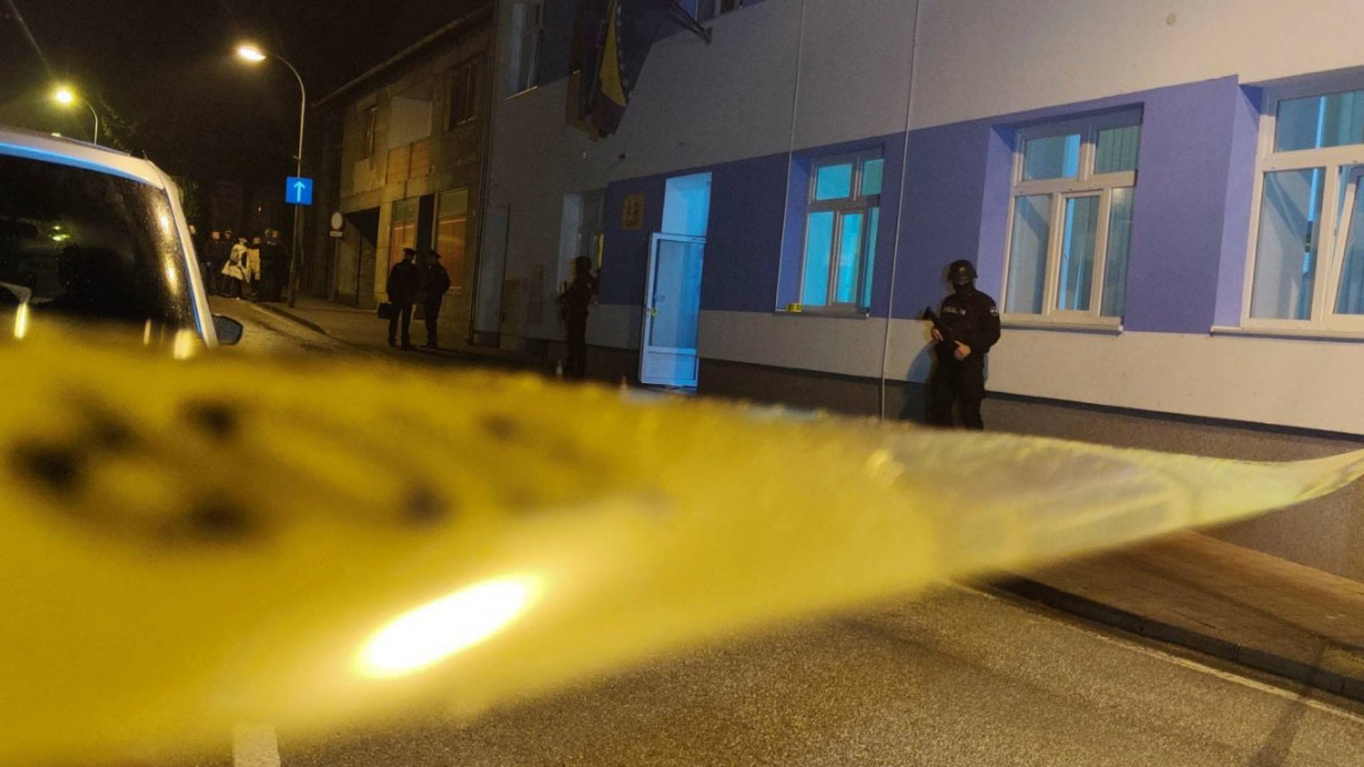 Βοσνία: Εφηβος εισέβαλε με μαχαίρι σε αστυνομικό τμήμα – Ενας νεκρός και ένας τραυματίας-1