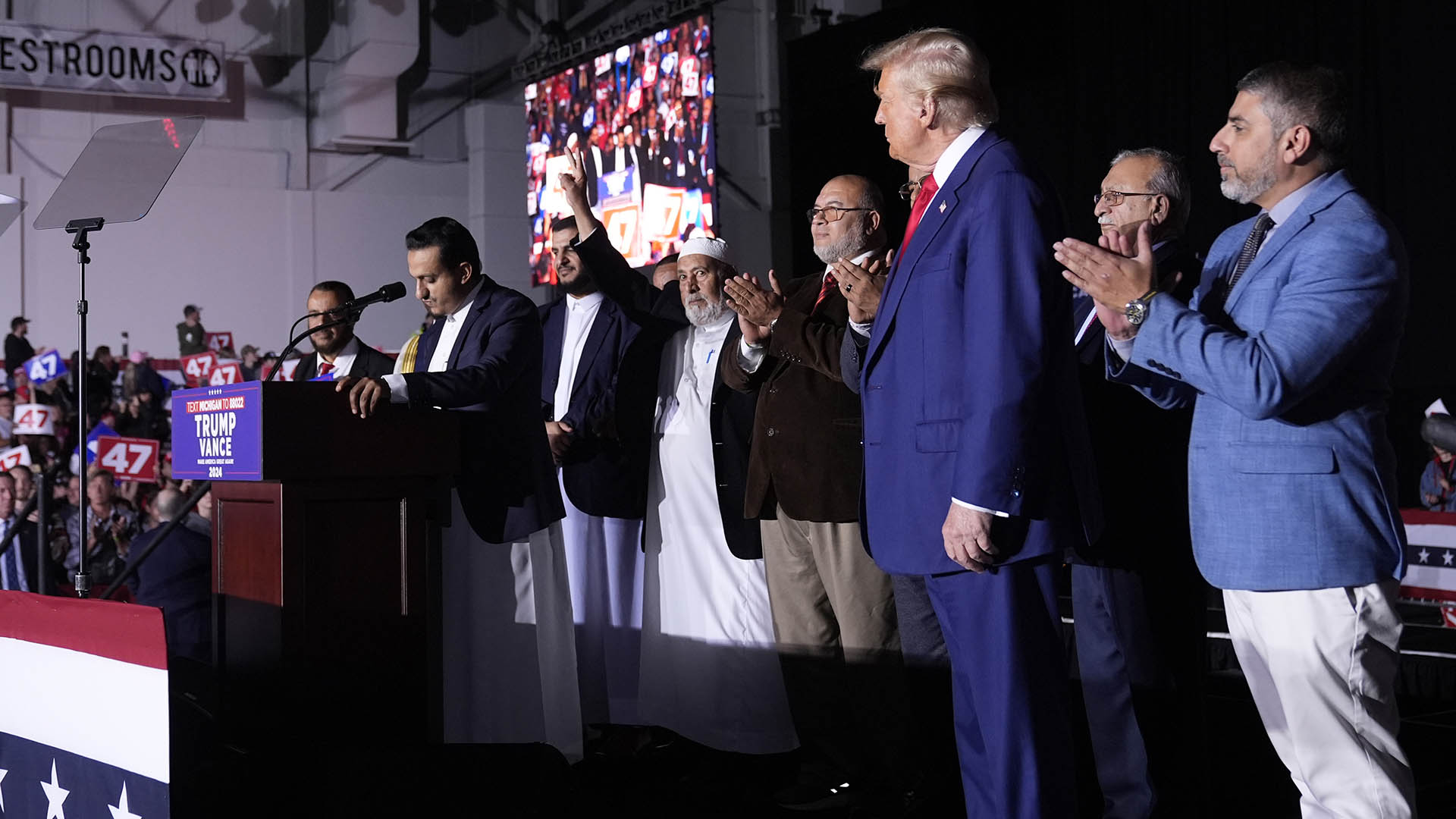 Στο πλευρό της Χάρις η Μισέλ Ομπάμα, άνοιγμα σε μουσουλμάνους από τον Τραμπ-1