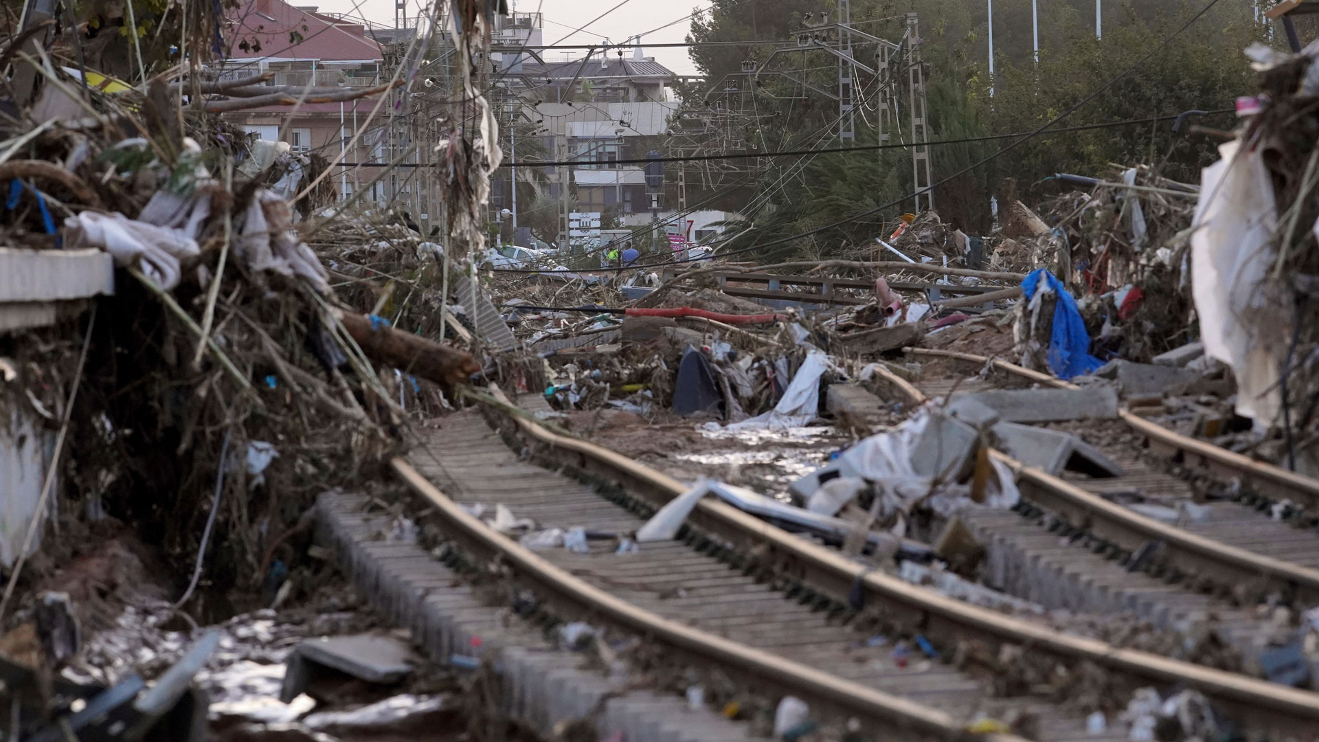 Ισπανία: Εκατόμβη νεκρών από τις πλημμύρες – Βροχή ενός έτους μέσα σε 8 ώρες-3