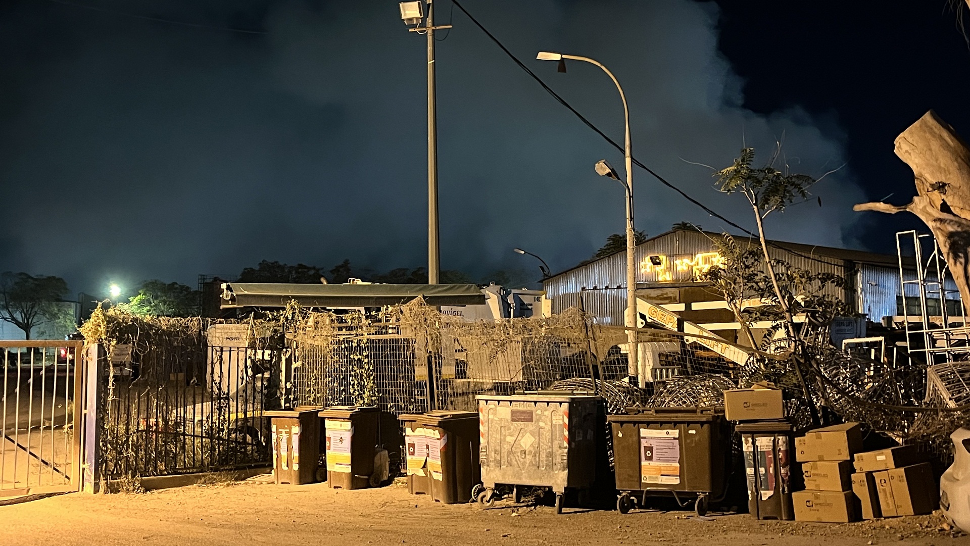 Κολωνός: Φωτιά σε υπαίθριο χώρο στη λεωφ. Αθηνών-1