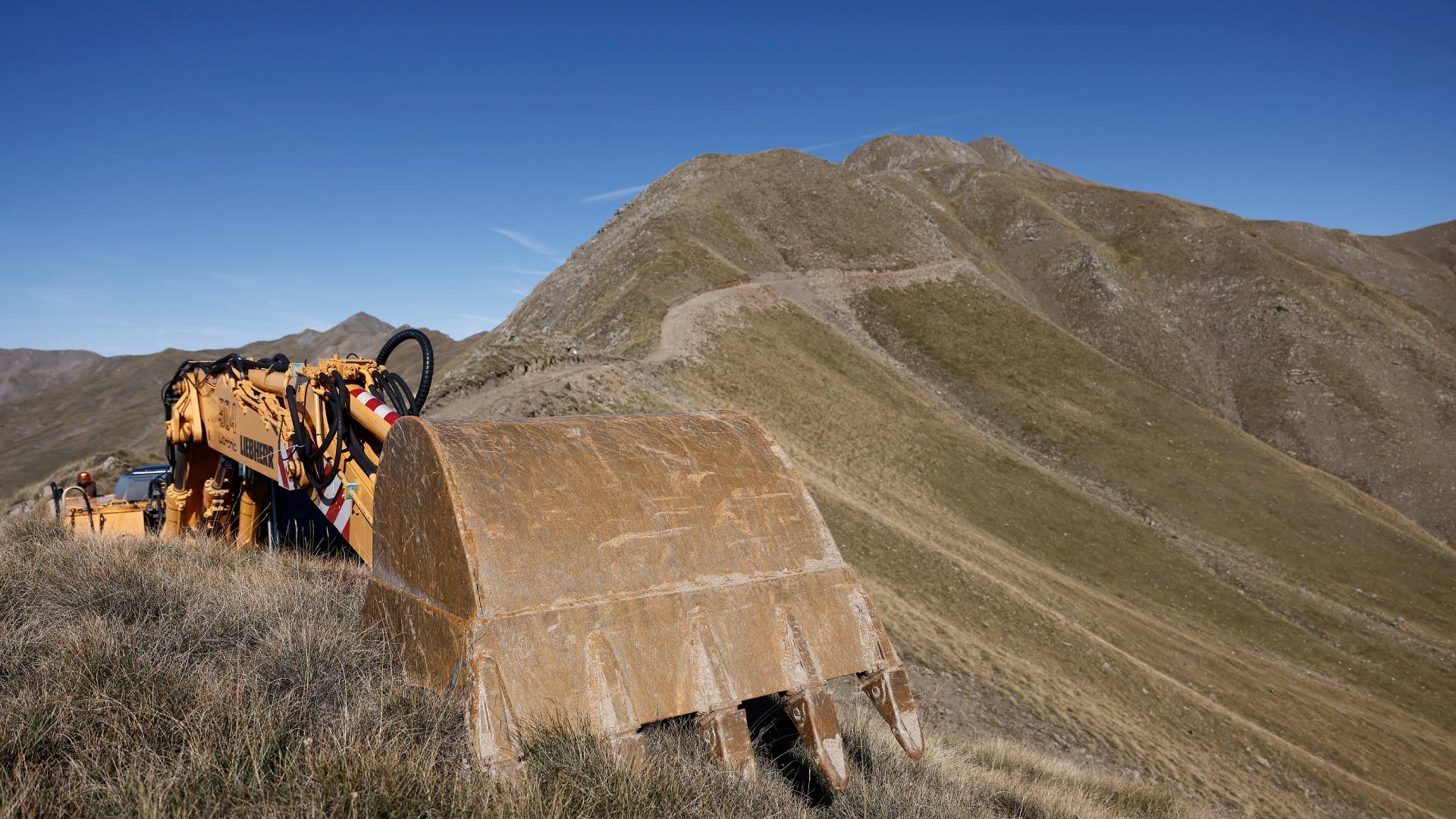Η «μυστηριώδης» διάνοιξη δρόμου στην αλπική ζώνη του Γράμμου-4