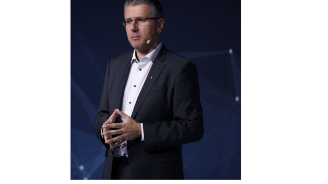 ο-εκτελεστικός-διευθυντής-του-iff-του-unic-γ-563263411