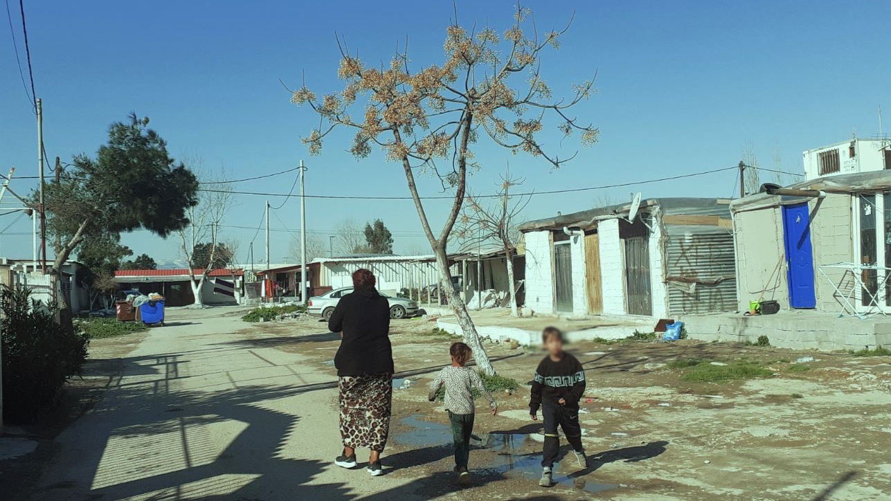 Στους καταυλισμούς της Δυτικής Αττικής «κανείς δεν νιώθει ασφαλής»-1