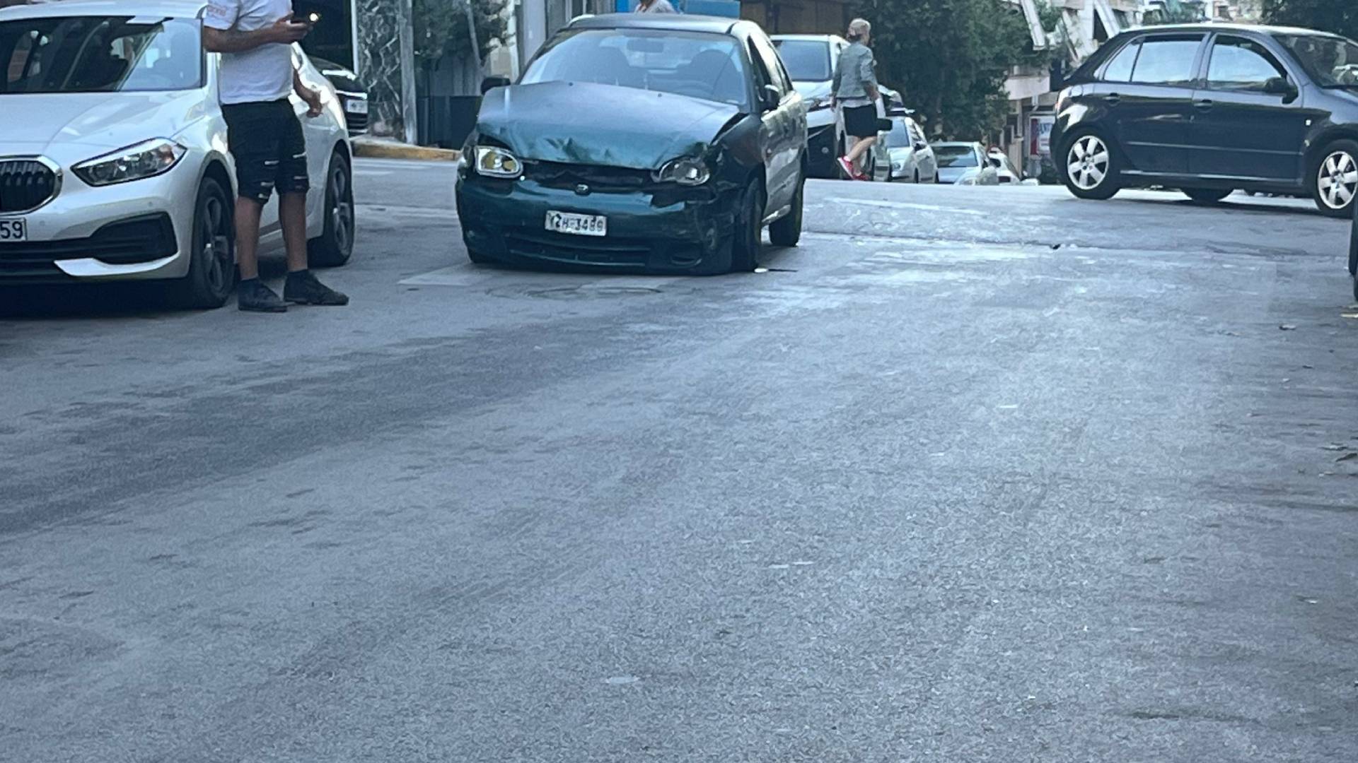 Νέος Κόσμος: Ι.Χ. συγκρούστηκε με σχολικό-1