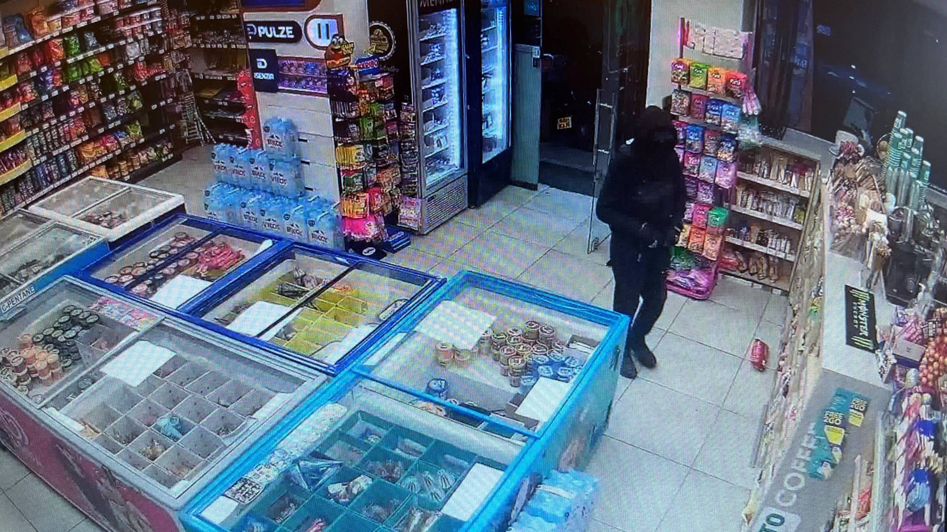 Ιλίσια: Απείλησε τον υπαλληλο με μαχαίρι και άδειασε το ταμείο-1