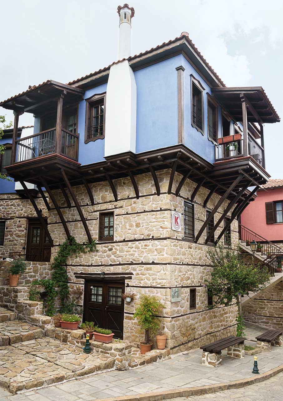 Αρναία: Το χωριό της Χαλκιδικής με τα επιβλητικά αρχοντικά-1