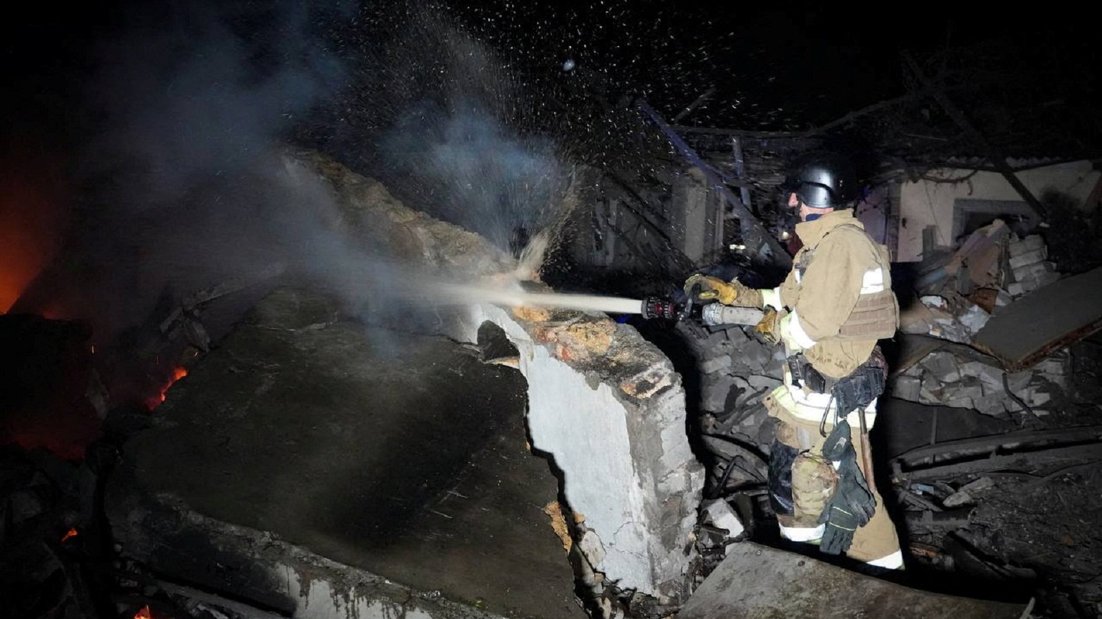 Ουκρανία: Μία νεκρή και 16 τραυματίες από ρωσική επίθεση στο Μικολάιβ [εικόνες]-1