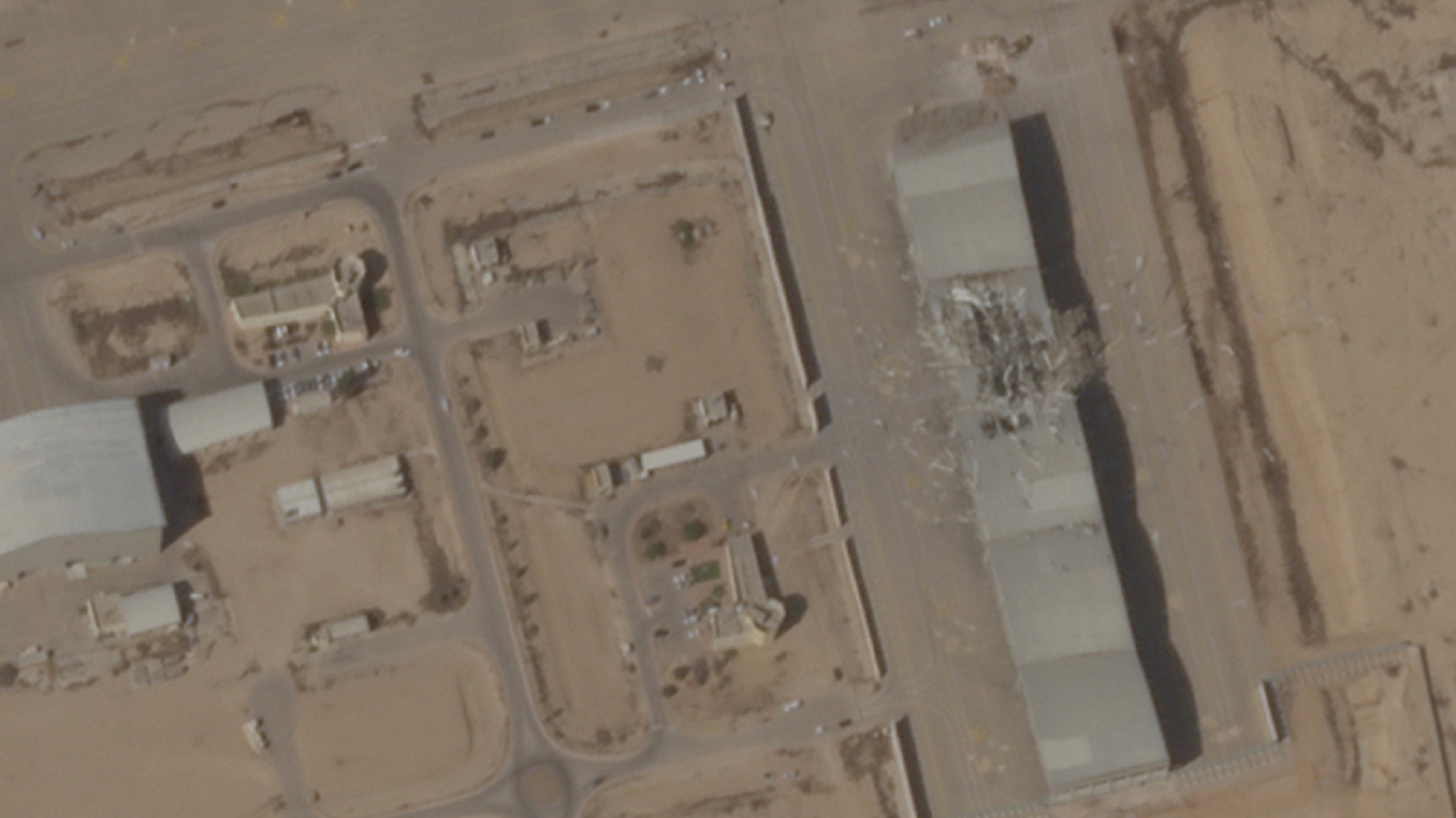 Ισραήλ: Ο δορυφόρος αποκαλύπτει τις ζημιές σε αεροπορική βάση από ιρανικούς πυραύλους [εικόνες]-1