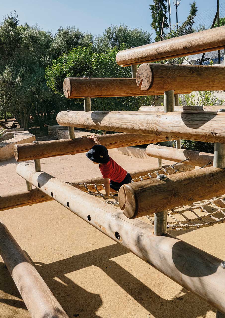 Πήγατε στη νέα παιδική χαρά στους πρόποδες της Ακρόπολης;-2