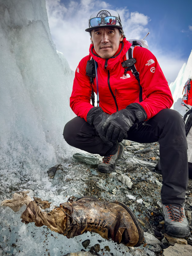 Ποιος ανέβηκε πρώτος στο Εβερεστ; Μια παγωμένη μπότα ξαναγράφει την Ιστορία-3