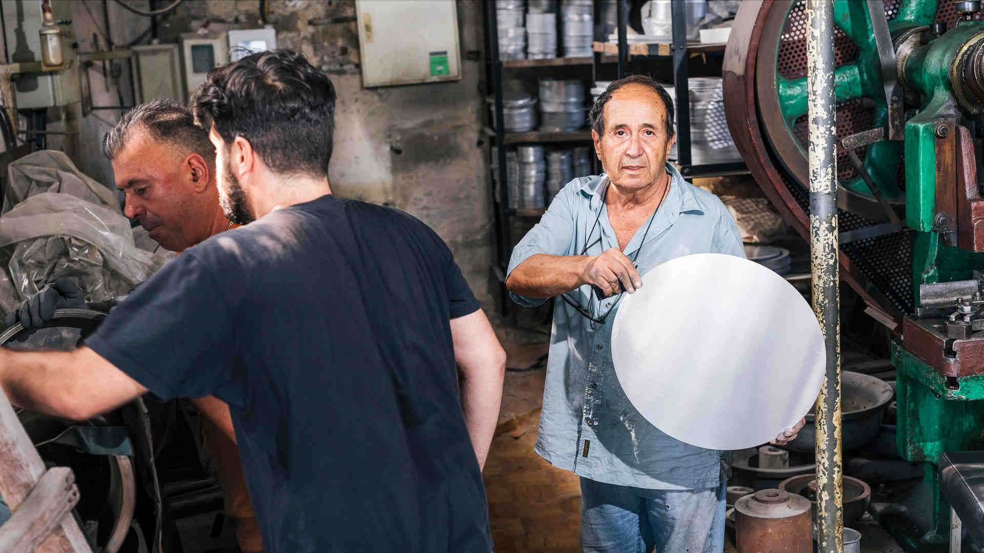 3 αθηναϊκά εργαστήρια χειροποίητων ταψιών και οι ιστορίες τους-2