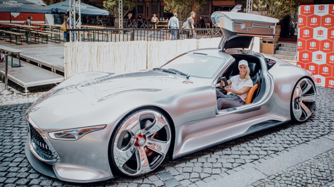 η-influencer-που-βγάζει-εκατομμύρια-κάνοντας-β-563249029