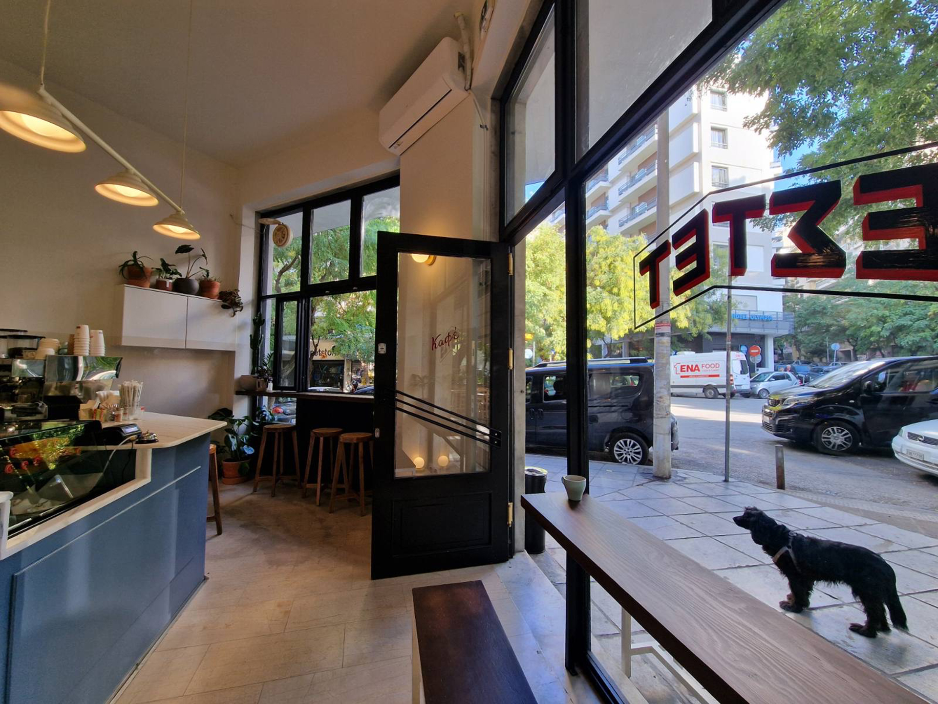 Το νέο καφέ της Θεσσαλονίκης που συζητιέται λέγεται ΕΣΤΕΤ-1