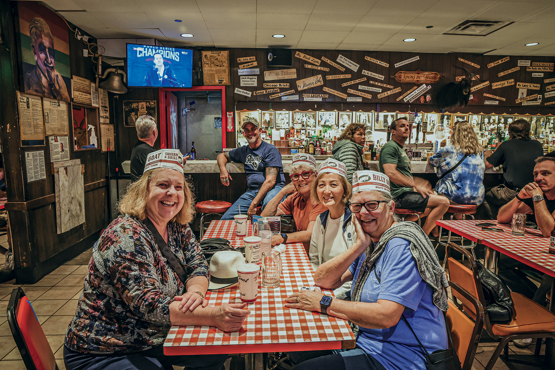 Στην πιο θρυλική «ελληνική» ταβέρνα του Σικάγου-1