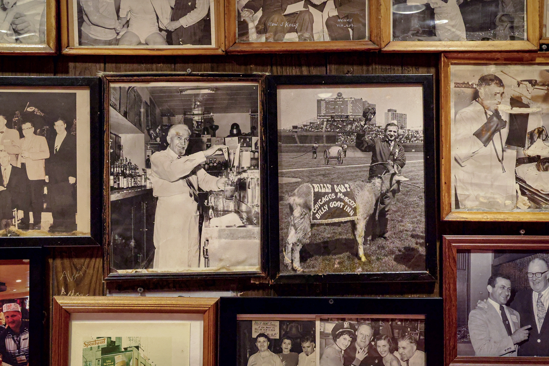 Στην πιο θρυλική «ελληνική» ταβέρνα του Σικάγου-2