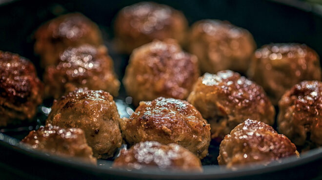 eνα-μεσημέρι-στην-πιο-τίμια-ταβέρνα-του-563253214