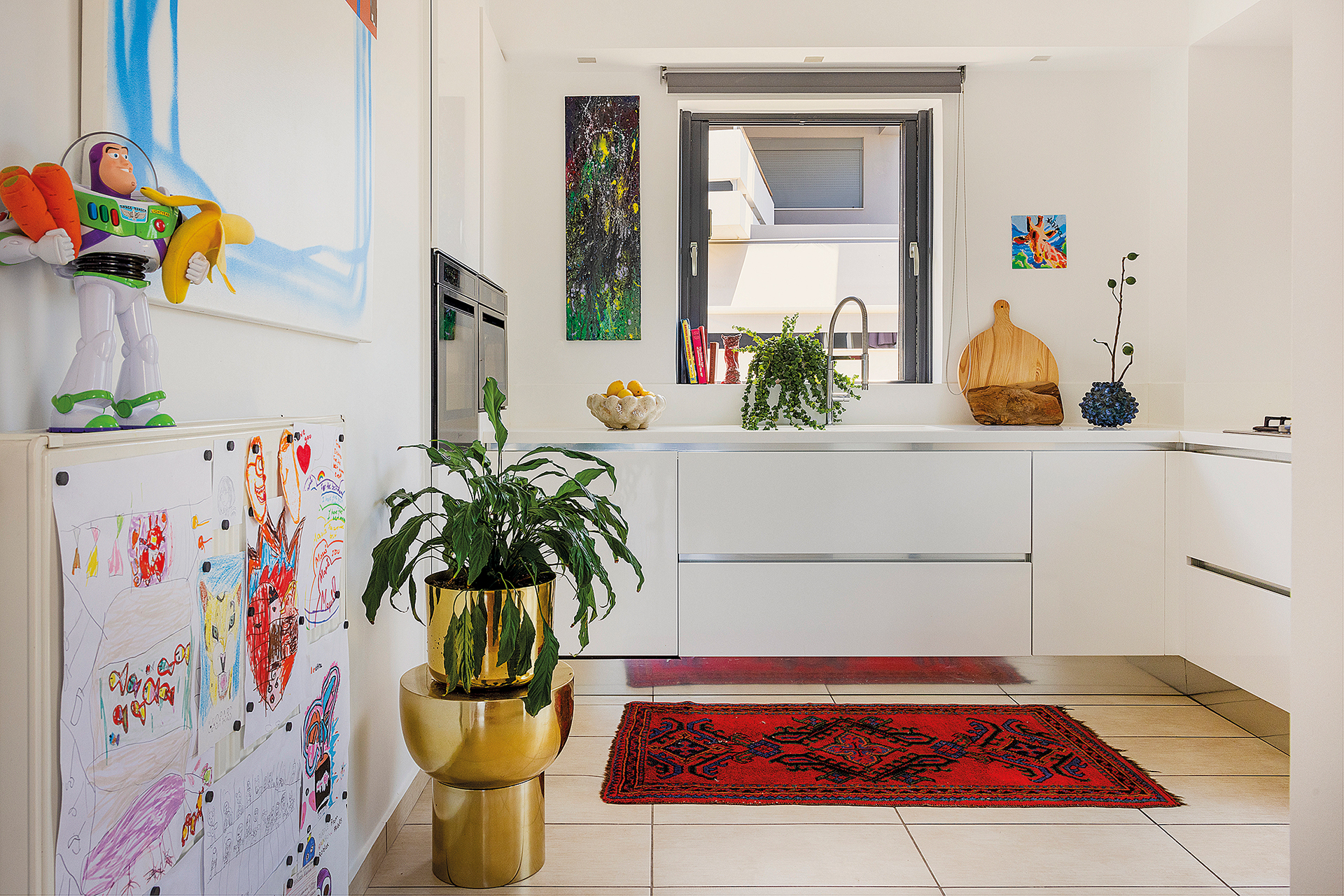 Μία φωτεινή μεζονέτα γεμάτη τέχνη στη Γλυφάδα-5