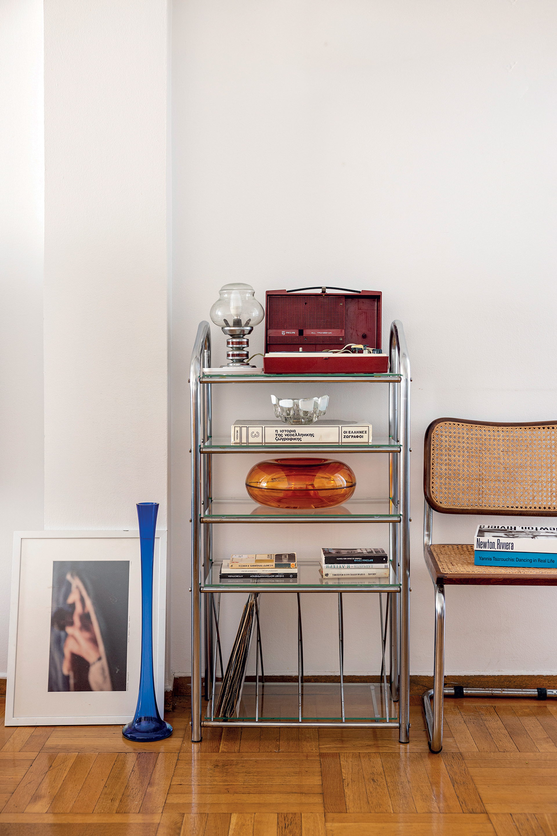 Ενα διαμέρισμα γεμάτο «θησαυρούς» στον Νέο Κόσμο-6