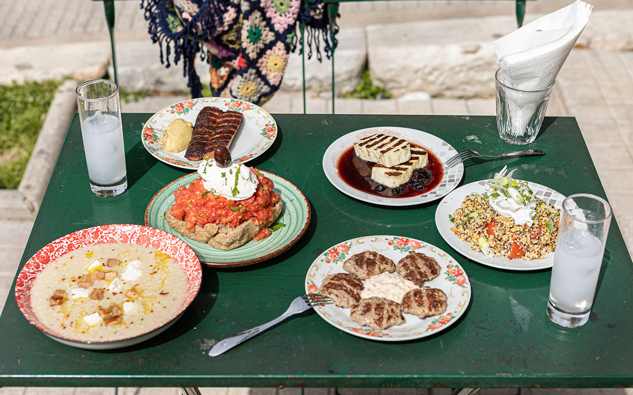 Πάμε για τσίπουρο: 10 στέκια για μεζέ και τσούγκρισμα στην Αθήνα-4