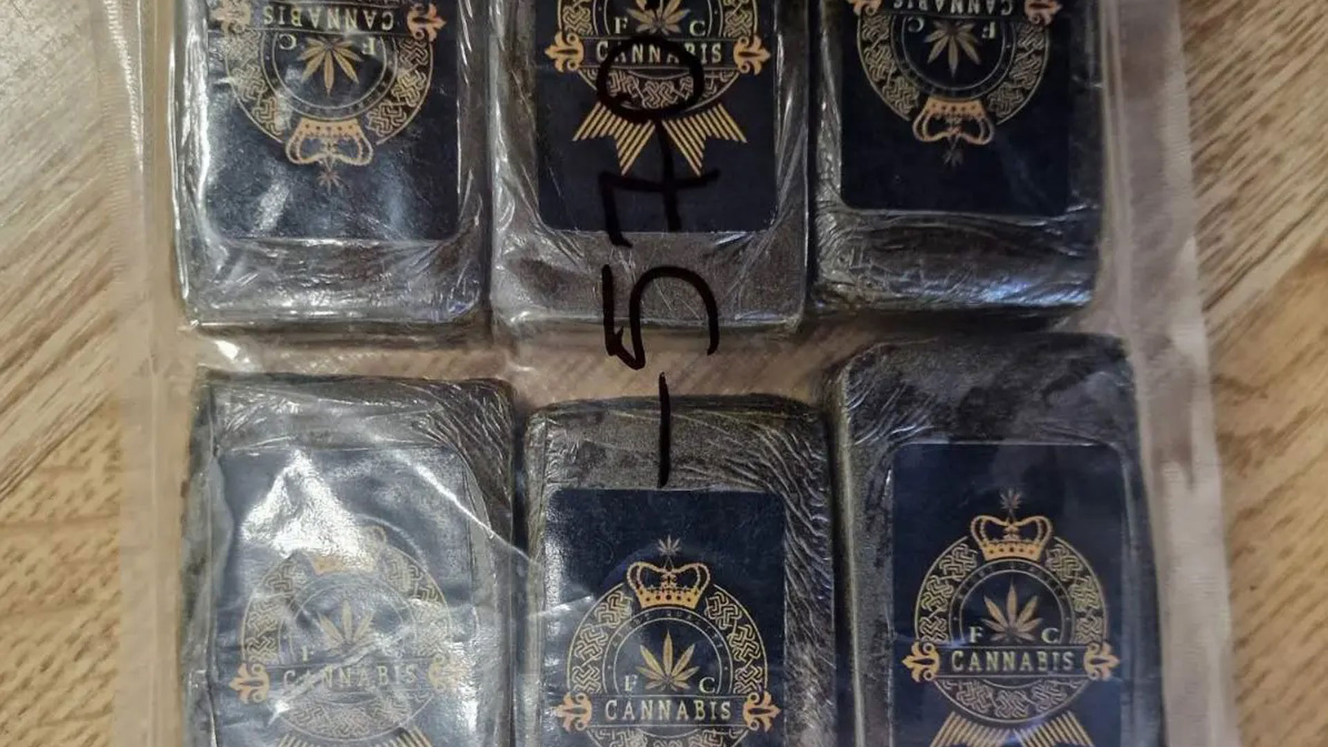 ΕΛ.ΑΣ.: Μεγάλες ποσότητες κάνναβης και κοκαΐνης εντοπίστηκαν σε σπίτι – Δύο συλλήψεις-2