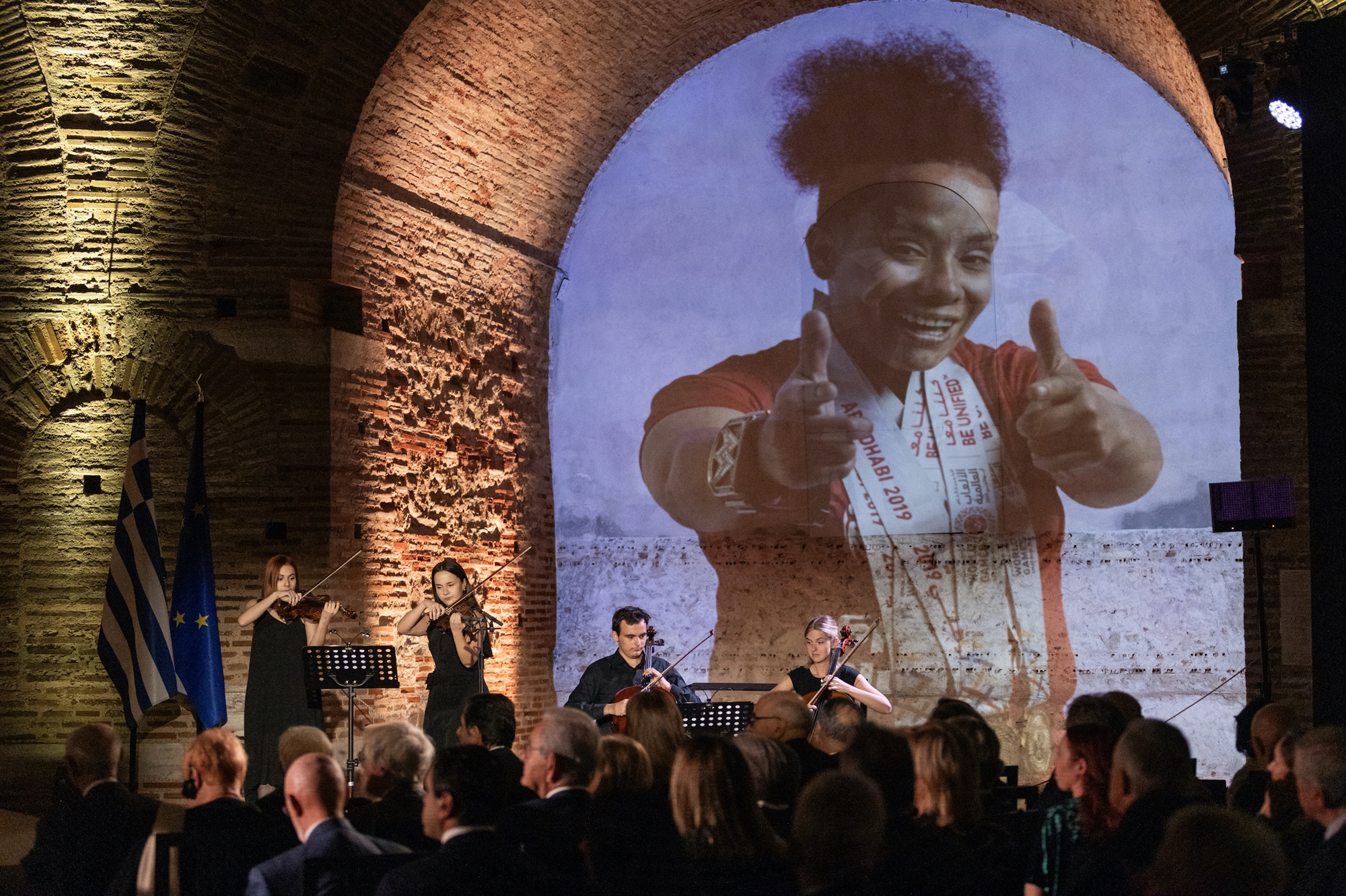 Συγκίνηση στην τελετή απονομής του βραβείου «Θεοφανώ» στον Τίμοθι (Τιμ) Σράιβερ για τα Special Olympics-2