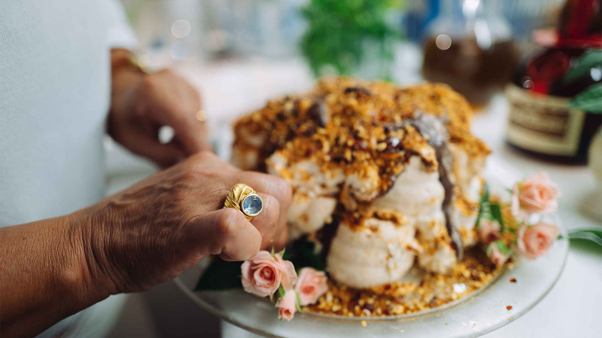 Η συγγραφέας Εύα Μαθιουδάκη μάς έστρωσε κρητικό τραπέζι, φιλόξενο και… φιλολογικό-4