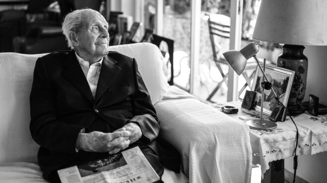 ο-εμβληματικός-γιατρός-που-γιόρτασε-τ-563280709