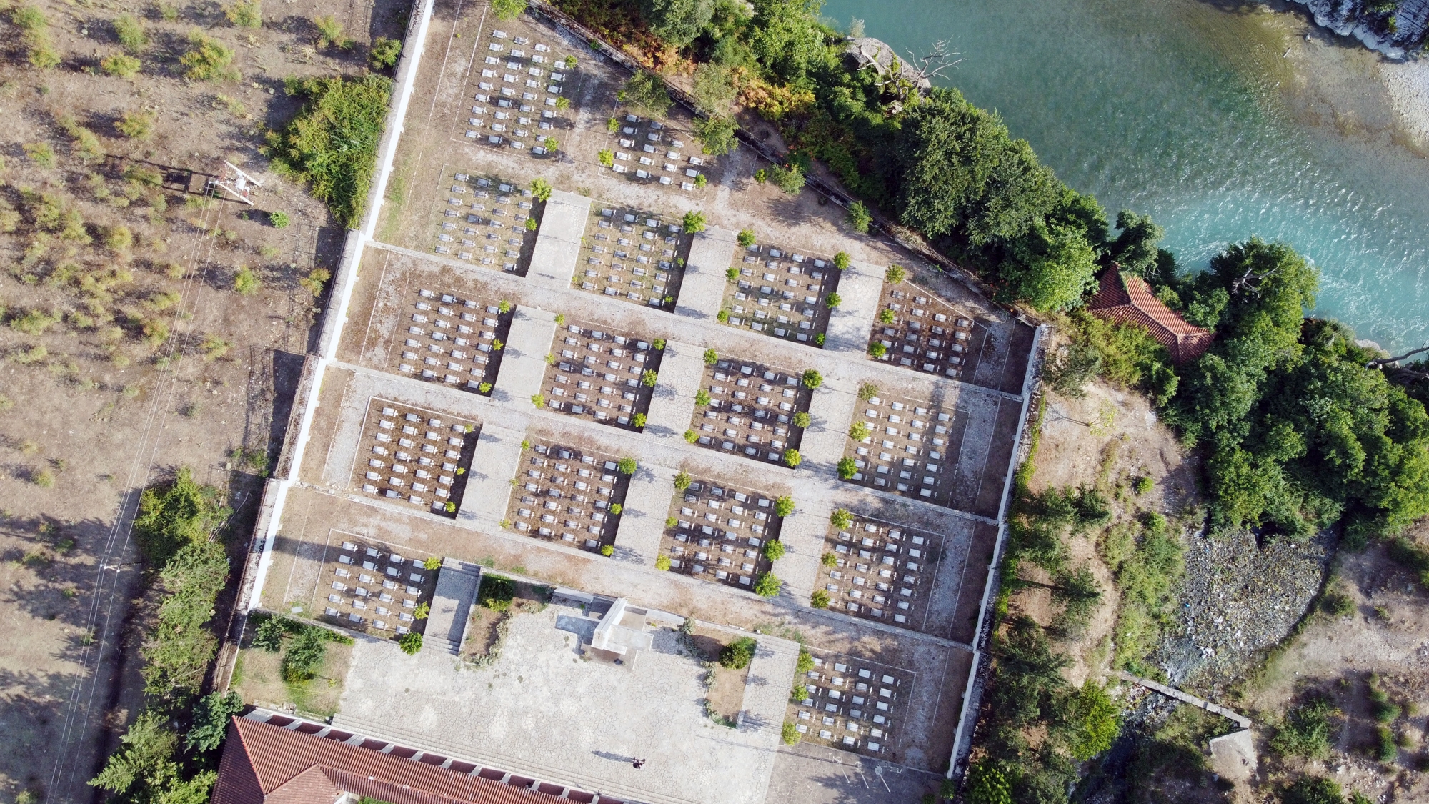 «Ούτε τους έκλαψαν ούτε τους ασπάστηκαν»-3