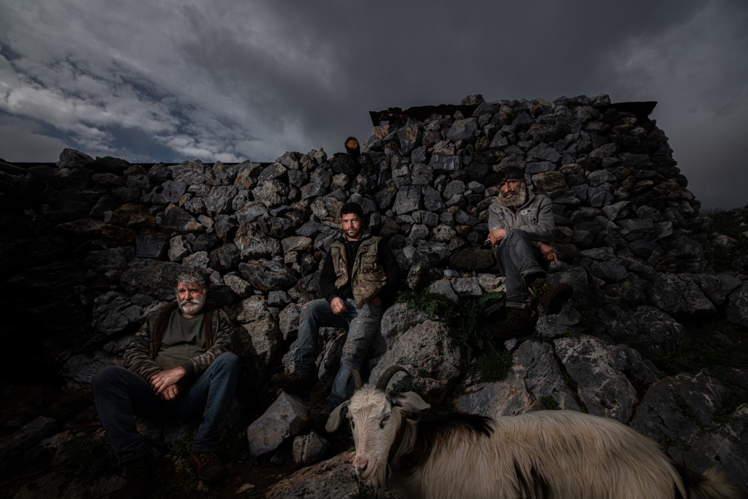 «Είδε τόσο αίμα που τυφλώθηκε»: Ανθρωπογραφίες ενός Αιγαίου που χάνεται-2