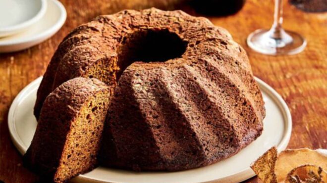 κέικ-με-αποξηραμένα-δαμάσκηνα-και-γλυ-563248465