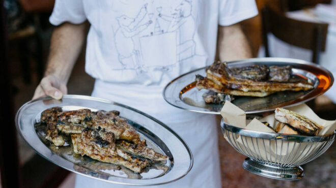 πλατεία-αγίων-θεοδώρων-για-παϊδάκια-ρ-563264776