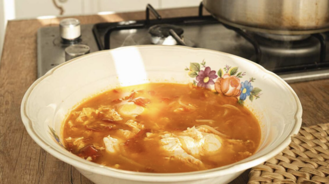 μανέστρα-από-τη-σαντορίνη-σύζουμα-μακ-563248903