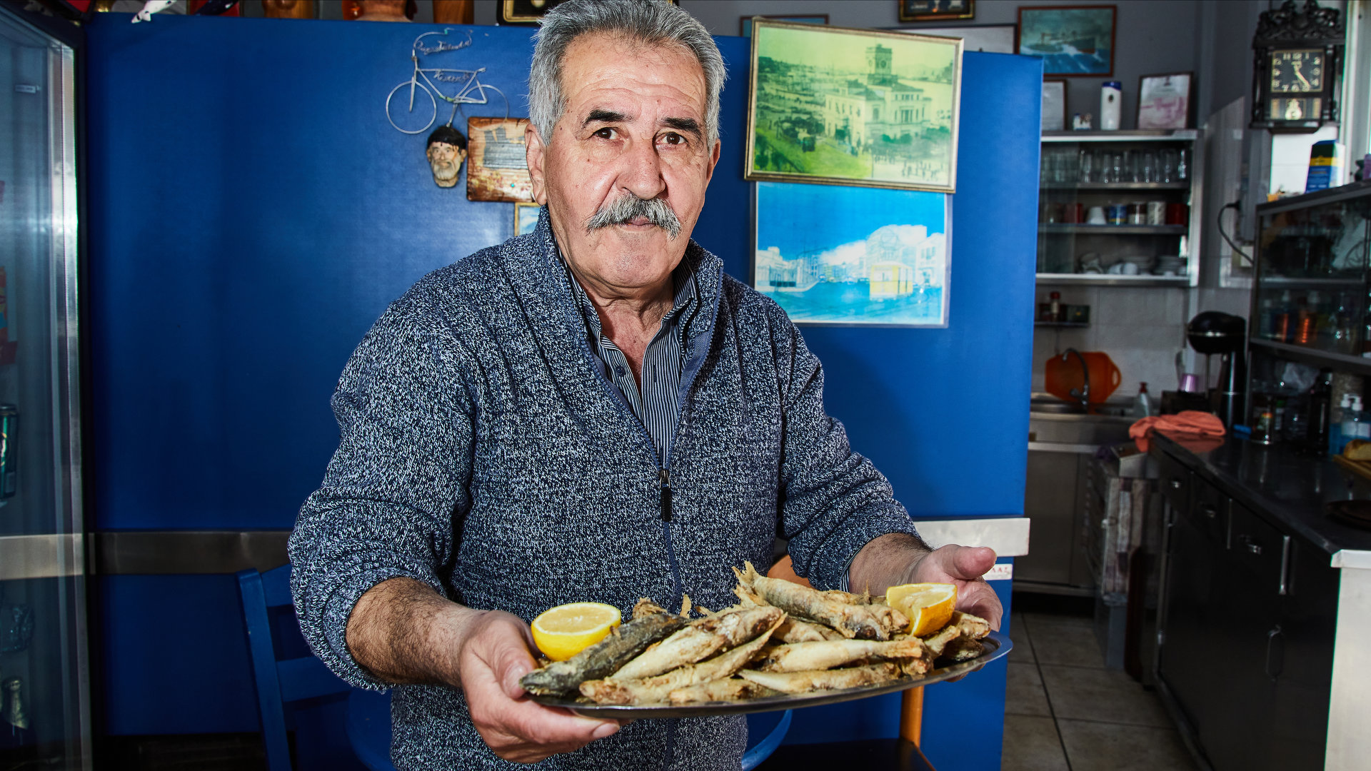 Πάμε για τσίπουρο: 10 στέκια για μεζέ και τσούγκρισμα στην Αθήνα-6