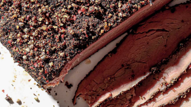 παστράμι-με-άφθονα-μπαχαρικά-563267302