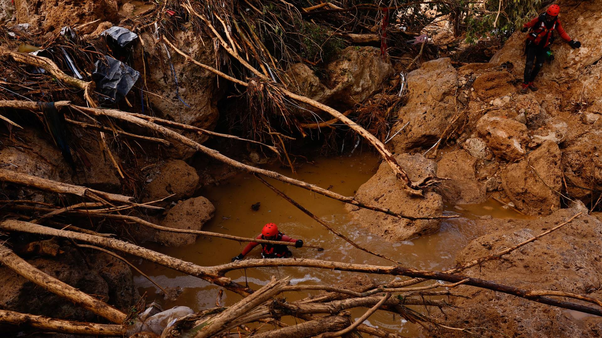 Πλημμύρες στην Ισπανία: Τουλάχιστον 95 οι νεκροί – Η πληγείσα περιοχή ανακηρύχθηκε «ζώνη καταστροφής»-1