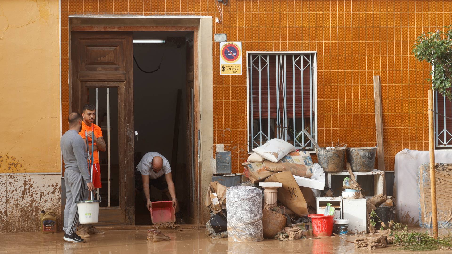 Πλημμύρες στην Ισπανία: Τουλάχιστον 95 οι νεκροί – Η πληγείσα περιοχή ανακηρύχθηκε «ζώνη καταστροφής»-2