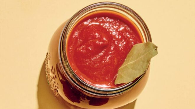 σάλτσα-ντομάτας-φουλ-αρωματική-και-γε-563288332