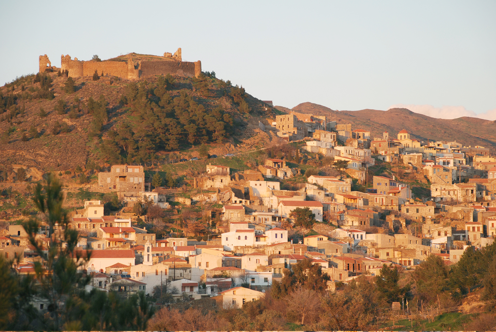 Βολισσός Χίου: Προσφέρει δουλειές και δωρεάν φροντιστήρια για να αναγεννηθεί το χωριό-3