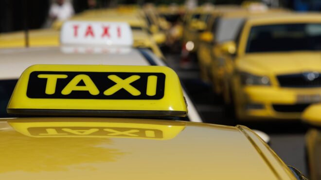 ταξί-προσφυγή-στο-στε-για-το-αυτοκόλλη-563261773