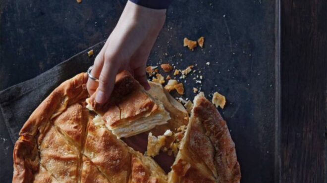 τυρόπιτα-βρεχτή-από-τη-λίμνη-πλαστήρα-563286493