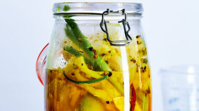 κουνουπίδι-τουρσί-με-καρύδα-κάρι-και-κ-563318761