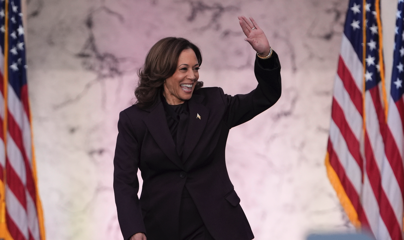 Κάμαλα Χάρις: «Ποτέ δεν θα σταματήσουμε να δίνουμε μάχη για τη Δημοκρατία»-1