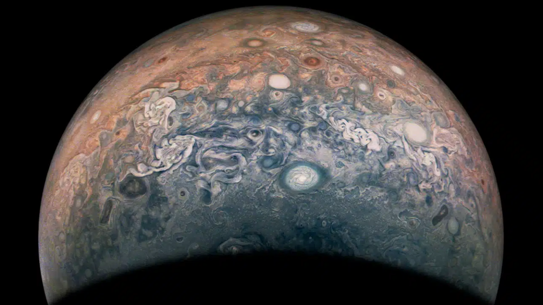 πολύχρωμες-ζώνες-χαοτικές-καταιγίδε-563323924